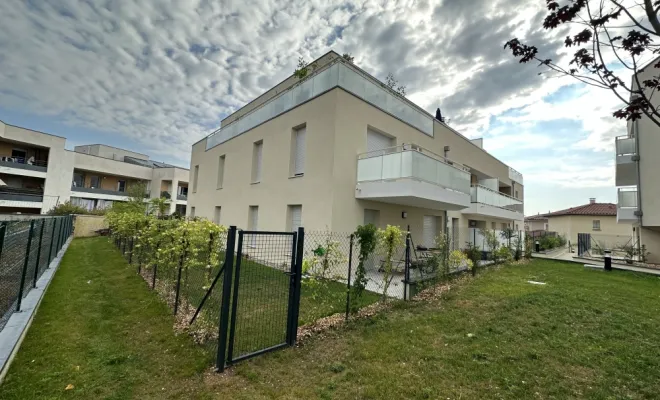 Façade en enduit projeté, Bourg-en-Bresse, Certif